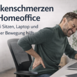 Mann im Homeoffice mit Rückenschmerzen sitzt am Schreibtisch vor dem Laptop, dazu Titel und Unterzeile zum Thema Rückenbeschwerden durch Sitzen und fehlende Bewegung